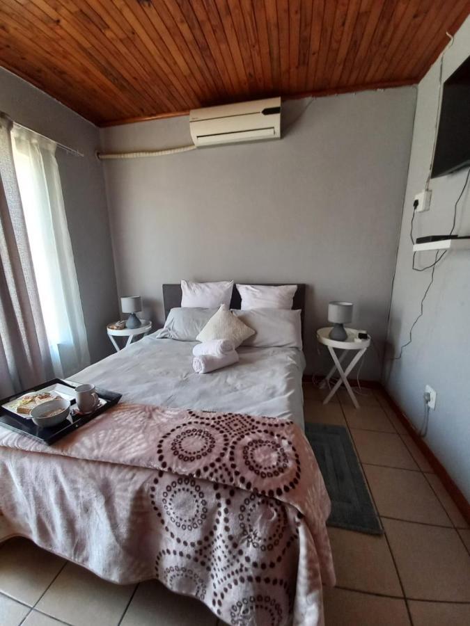 Meyiwa Guest Palace Ньюкасл Экстерьер фото